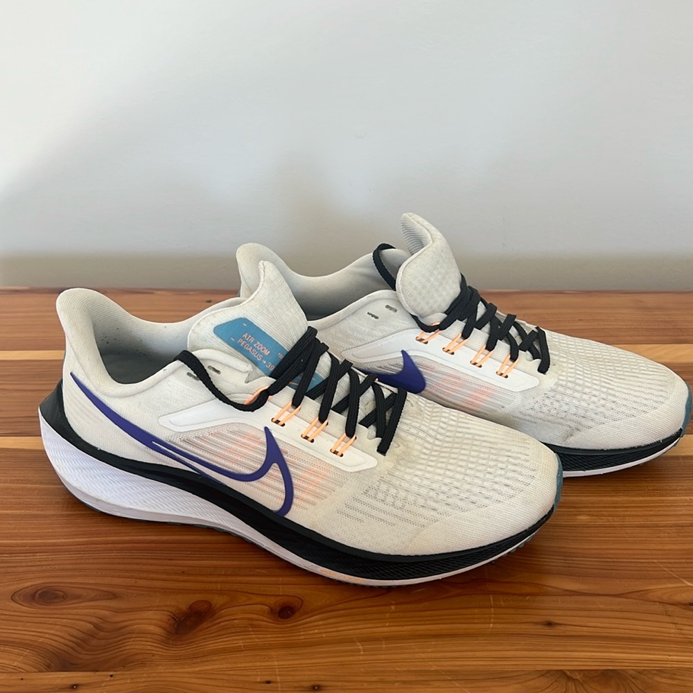 NIKE Air Zoom Pegasus